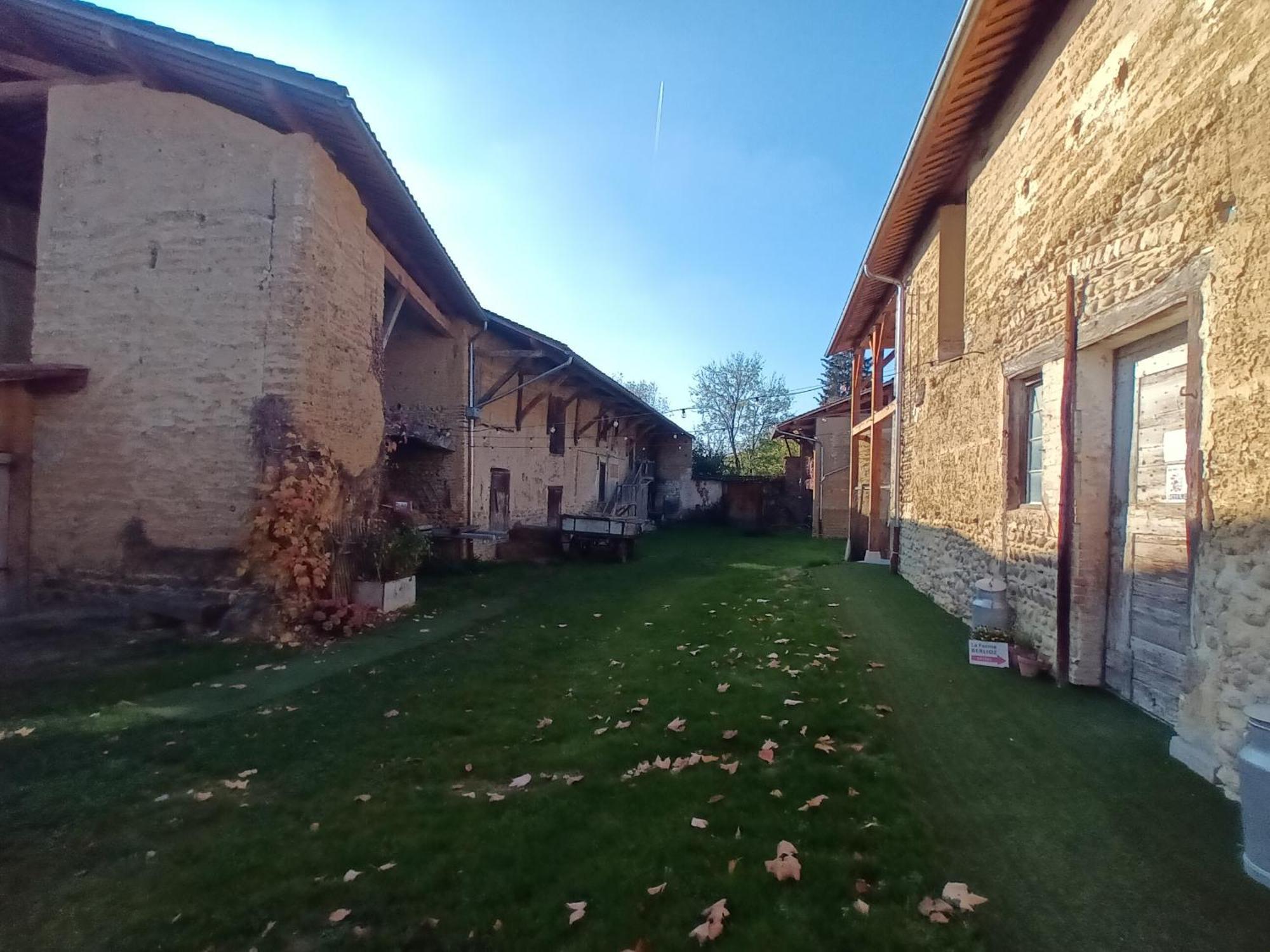 La Ferme De Berlioz Aparthotel La Cote-Saint-Andre Exterior photo